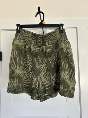 Time and Tru Olive Green Tropical Print High-Waist Shorts
